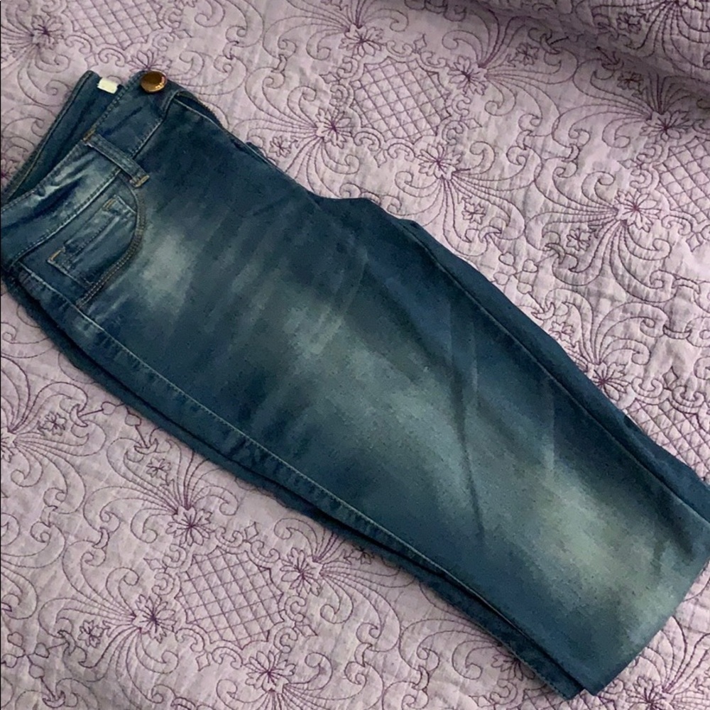 Refuge size 2 jeans